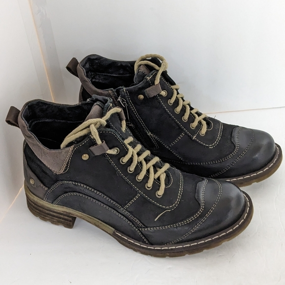 Vintage leather ankle boots - Picture 16 of 16